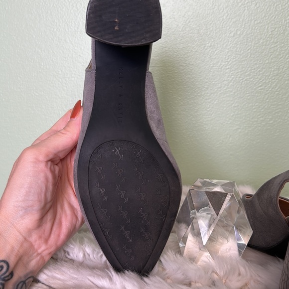 Kelly & Katie Gray Slingback Block Heels - Picture 7 of 12